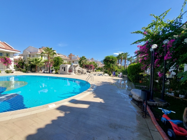 Satılık Fethiyede 3+1 bitişik nizam havuzlu villa