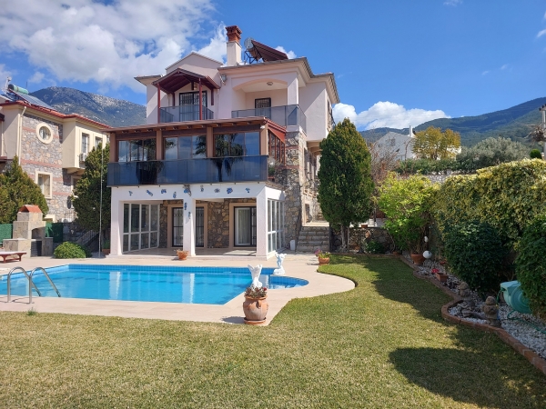 FOR SALE 4 BEDROOM VİLLA WİTH PRİVATE POOL İN FETHİYE