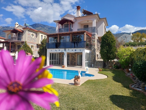 FOR SALE 4 BEDROOM VİLLA WİTH PRİVATE POOL İN FETHİYE